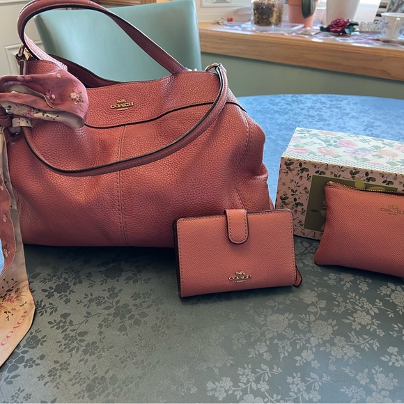 BLA FRIDAY SPECIAL!
Coach purse, matching ribbon, FRENCH, purse, and pouch  - Picture 2 of 7